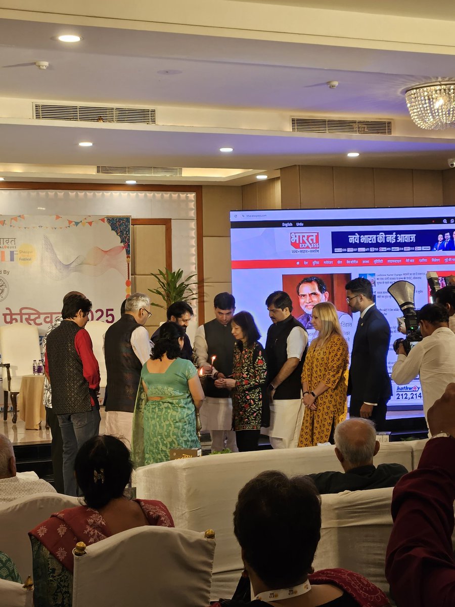 PSFresearch's tweet photo. ✨ Day 1 at Ghazipur Lit Fest 2025!

Special Address: Amb. Anil Sooklal &amp; Prof. Pooja Priyamvada.

📚 Pravasi Setu Foundation exhibits rare books on Girmitiya &amp; Indentureship History. 

#GhazipurLitFest2025 #Diaspora #Girmitiya #Indentureship #Books #Exhibition https://t.co/vuHHCYU2x7