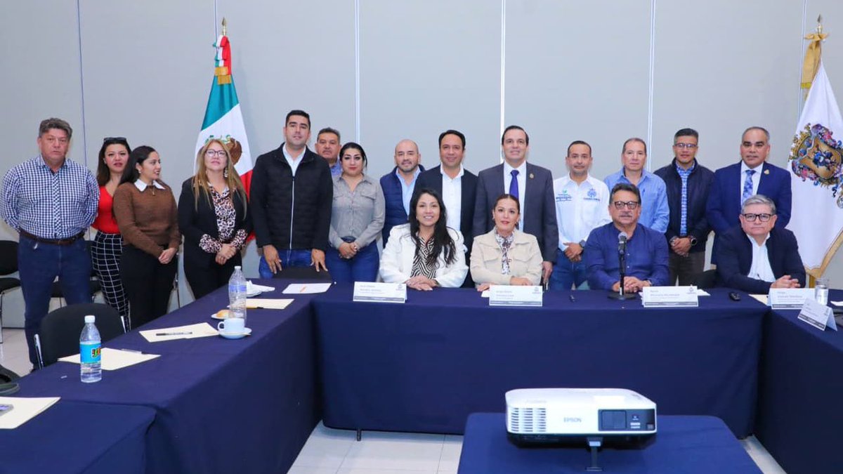 El <a href="/gobgente/">Gobierno de la Gente</a> comienza las reuniones informativas con Presidentas y Presidentes Municipales, para exponer los pormenores del proyecto hidráulico del Acueducto Solís, que involucra a 10 municipios y consta de un acueducto de 200 kilómetros.
👇💧
bit.ly/4qNXz44