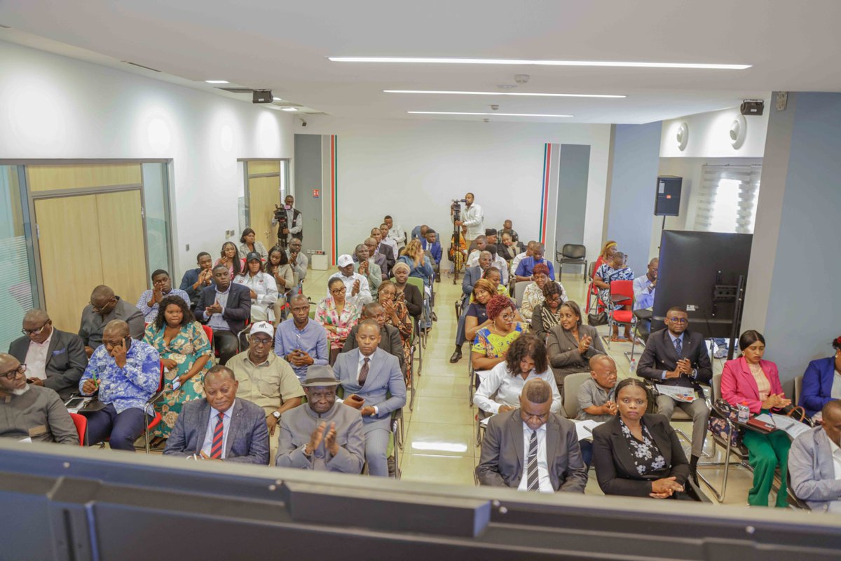 ARPCECongo's tweet image. Sous le haut patronage du DG Louis Marc SAKALA, l’ARPCE a organisé les Journées de la Régulation Postale 2025 autour du thème : « Analyse de l’évolution du marché postal et amélioration de la qualité de service ».
#ARPCECongo #Postes