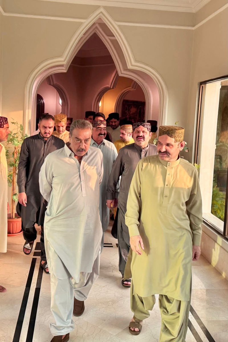 KhalidKhanLound's tweet photo. Mir Khalid Ahmed Khan Lound and Mir Shahbaz Ahmed Khan Lound visited Gohar Palace, Khangarh, to express deep condolences with MNA Sardar Ali Gohar Khan Mahar on the sad demise of his respected mother, and offered fateha.

May Allah grant patience to the bereaved family. https://t.co/NayY8iL8Y5