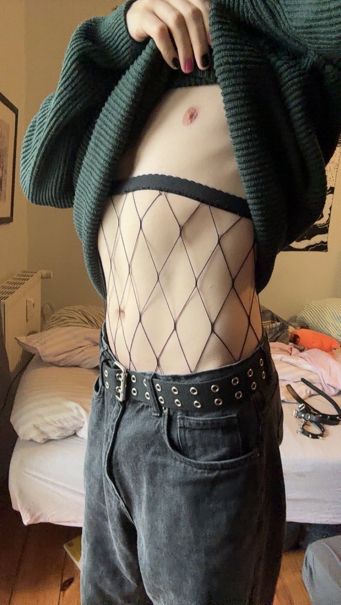 yaoimoding's tweet image. movie night