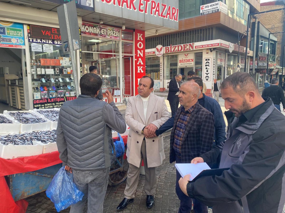 İlçe Başkanımız Sn. Yavuz Kuşan, yönetim kurulu üyelerimizle birlikte 6 grup halinde kapsamlı bir esnaf ziyareti gerçekleştirdi.
Esnafımızın talep ve önerilerini yerinde dinleyerek çözüm odaklı çalışmalarımıza devam ediyoruz.
<a href="/ArvasAbdulahat/">Abdulahat Arvas</a> 
<a href="/YavuzKusanVan/">Yavuz Kuşan</a>