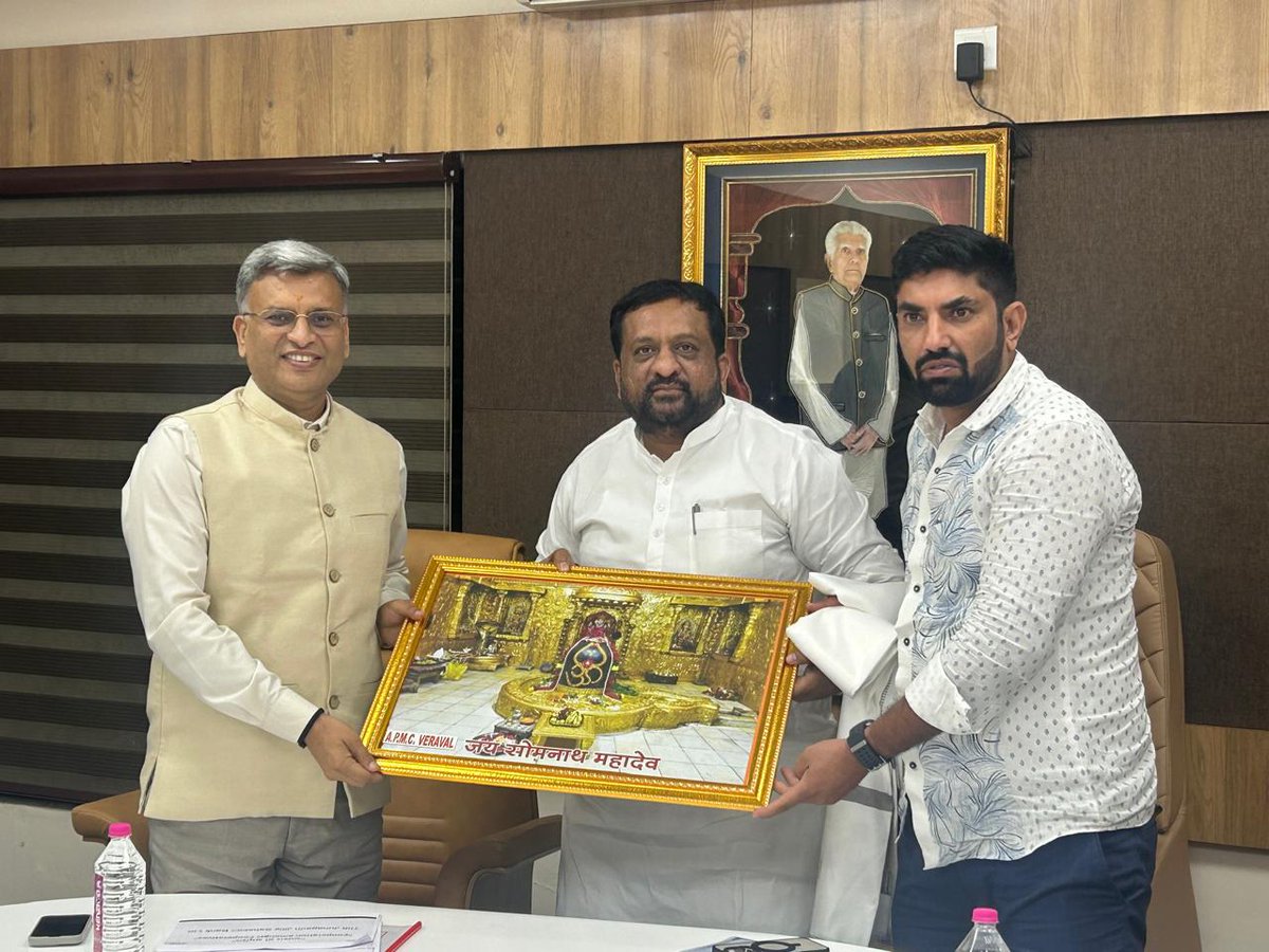 Kiritbhai_Patel's tweet image. વેરાવળ માર્કેટિંગ યાર્ડ.
આજરોજ ભારત સરકારના સહકાર સચિવ શ્રી પંકજ કુમાર બંસલ સાહેબ ની ઉપસ્થિતિમાં “સહકાર થી સમૃદ્ધિ” અભિયાન અંતર્ગત યોજાયેલ બેઠકમાં, જૂનાગઢ જિલ્લા સહકારી બેંક લિમિટેડના ચેરમેન તરીકે ઉપસ્થિત રહેવાનો સન્માન મળ્યો.
આ બેઠકમાં સહકાર ક્ષેત્રને વધુ મજબૂત બનાવવા માટેના…