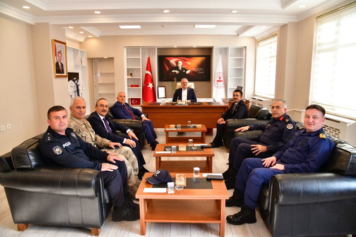 📍Trabzon / Düzköy

Düzköy Kaymaklığımızı ziyaret ederek, yürütülen çalışmalar hakkında ilçe kaymakamından brifing aldık.

Görevlerini özveriyle sürdüren tüm personelimize başarılar diliyorum. 🇹🇷