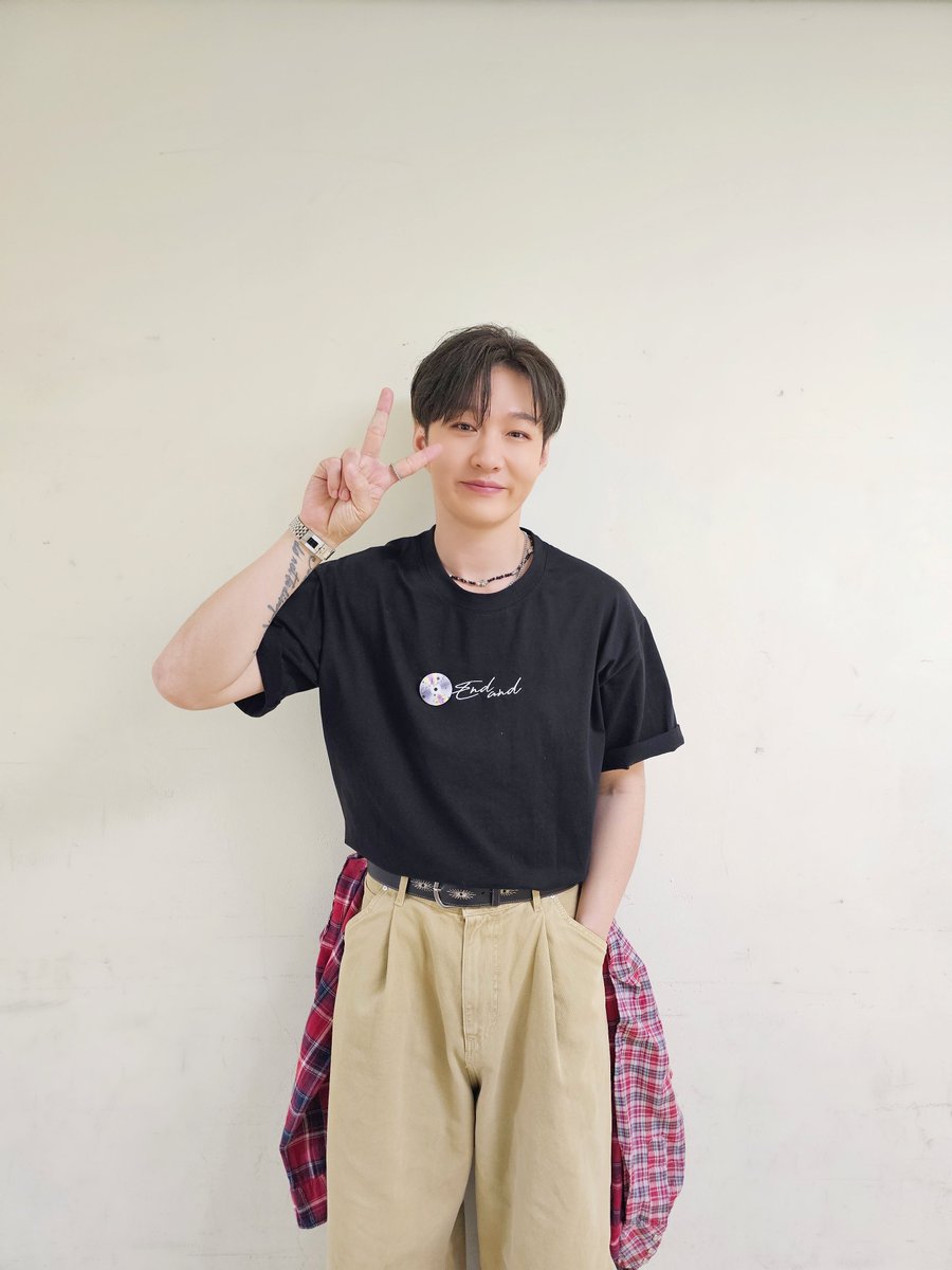 LeeCS_Official's tweet image. [📸] ✨251107 2025-2026 #이창섭 단독 콘서트 &amp;lt;#EndAnd&amp;gt; - 서울 DAY 1✨

네 번의 계절을 지나 돌아온,
두 번째 전국투어의 시작.ᐟ.ᐟ

시간이 아무리 지나도
창섭 군과 zz6친💙멜로디는
결국 함께일 거예요💓

#LEECHANGSUB #엔드앤드