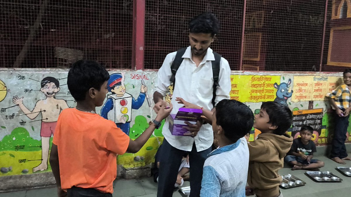 Joy of Giving 2025, a team from <a href="/KamAvida/">Kam Avida</a> visited Chaphekar Gurukulam an orphanage in Chinchwad Pune  &amp; handed over all that they had collected during the Joy Of Giving week !!