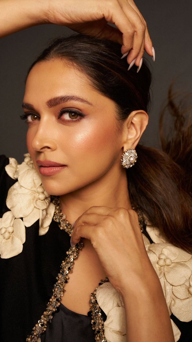 Deepika Padukone FC tweet media