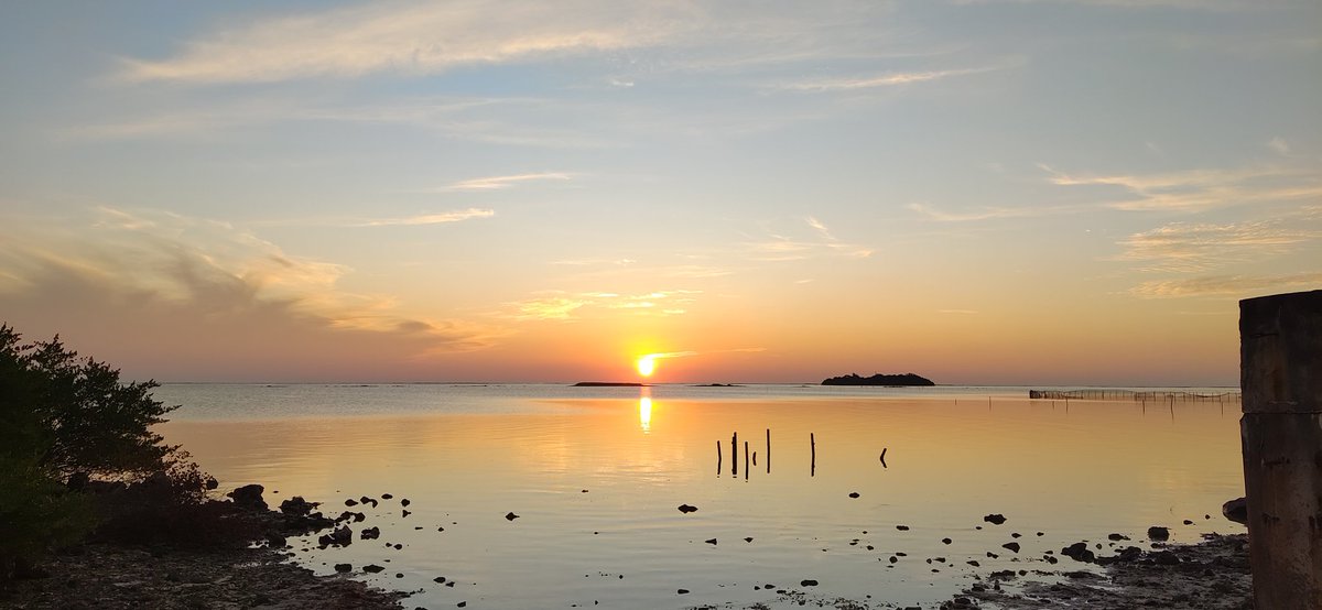 axis077's tweet image. Sunrise @ Laam Fonadhoo