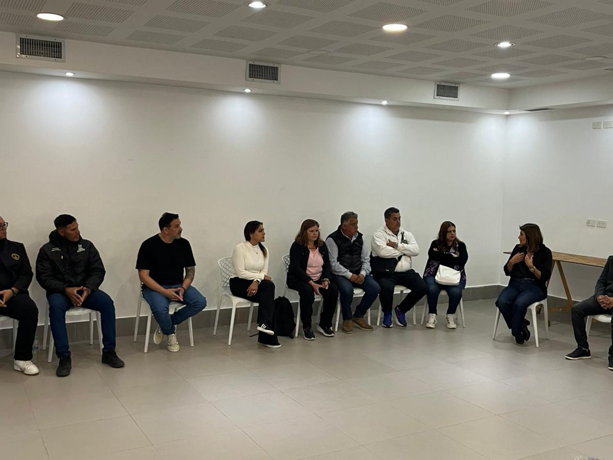 GiselaLZamora's tweet photo. Participé de una reunión con la Red Pastoral de Benavídez, junto a distintas áreas municipales, con el objetivo de fortalecer los lazos entre las instituciones que acompañan a nuestra comunidad. 💜
#TigreEsMiVida https://t.co/cQAVT2jBH8
