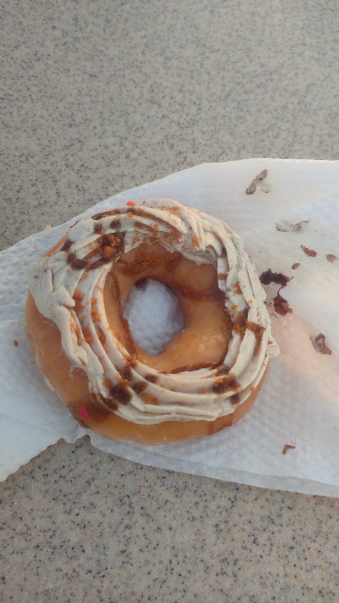 لما ننزل الشغل يوم الجمعه والمديره تتدلعنا😚♥️