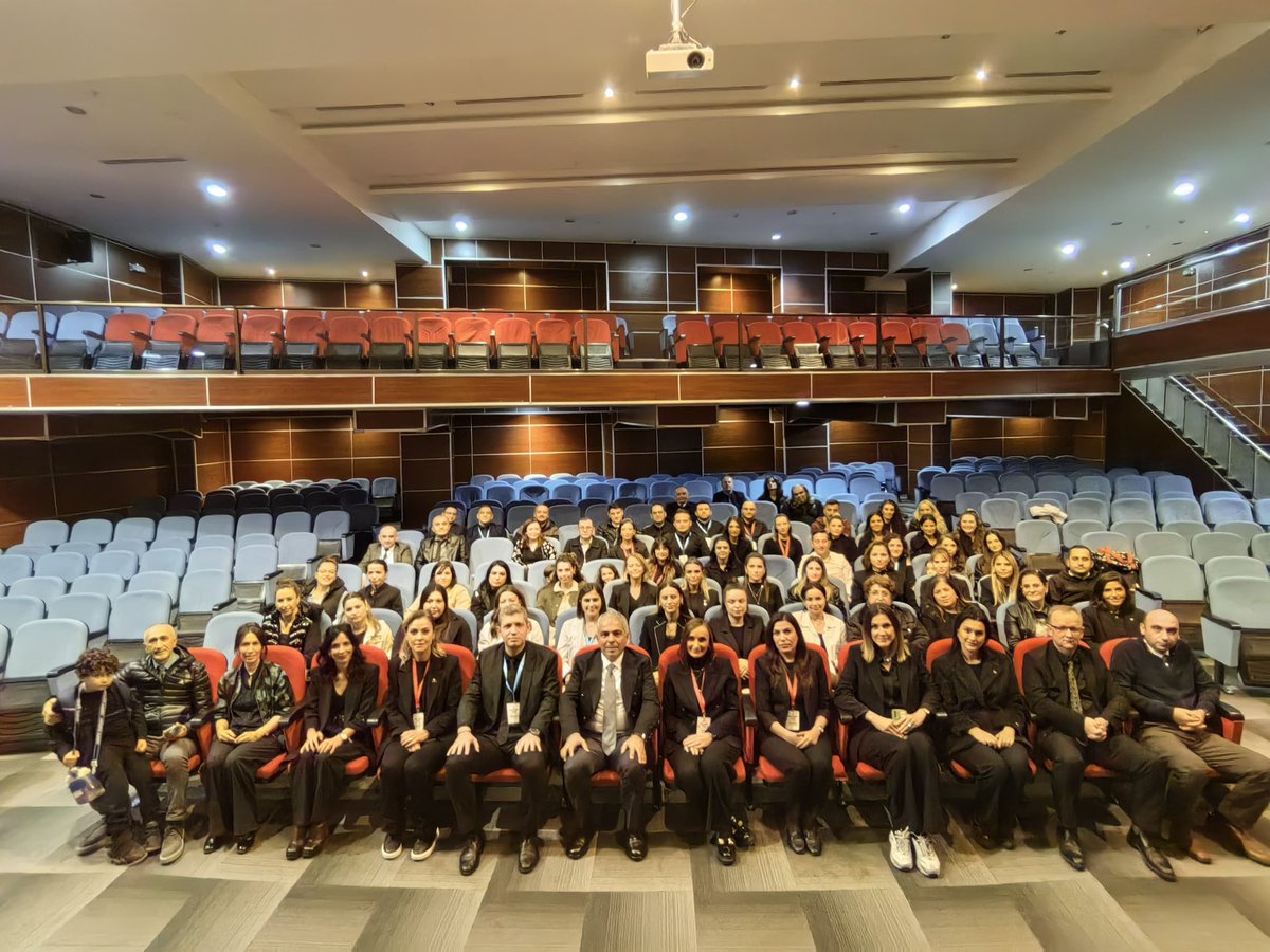 Haftalık Öğretmenler Kurulu toplantımıza katılan Genel Müdür Yardımcımız Sayın Savaş Boyar, 2025–2026 Eğitim-Öğretim Dönemi’nin ilk ara tatili öncesinde tüm öğretmen ve çalışanlarımıza teşekkürlerini ileterek, iyi tatiller dileklerinde bulundu.