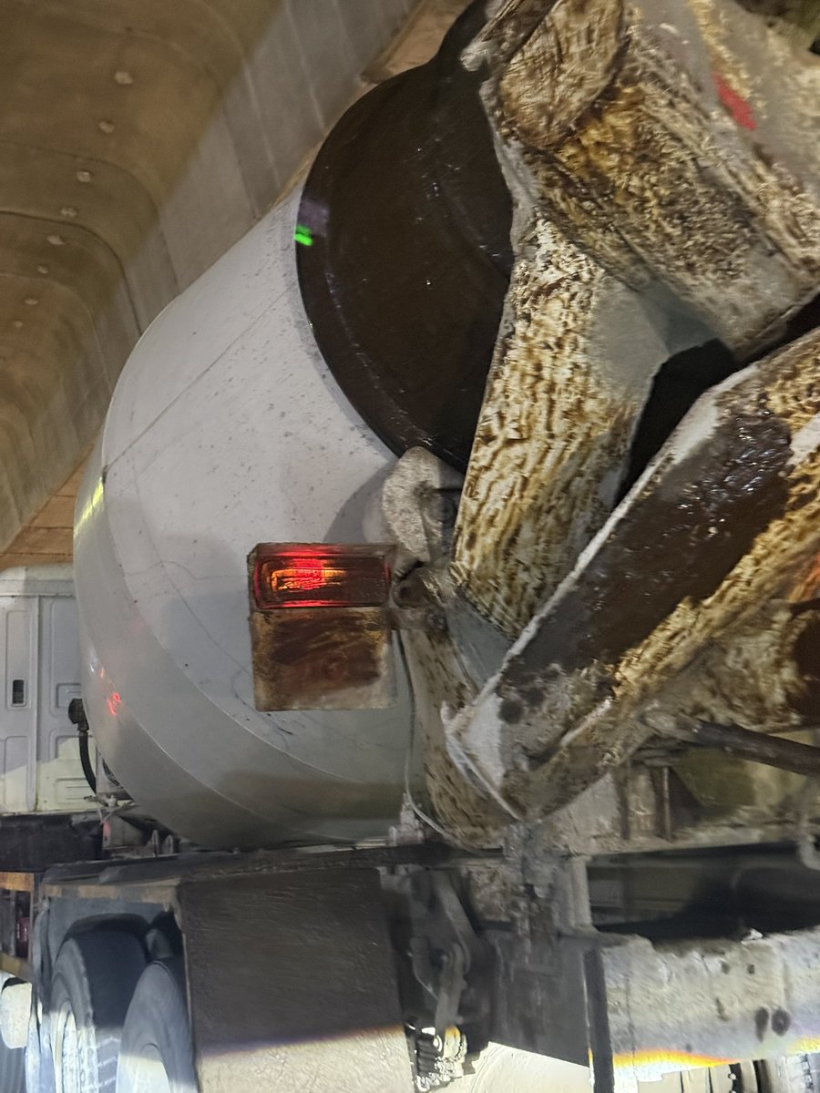 krishna_twiing's tweet image. @blrcitytraffic @blore_traffic @hulimavutrfps reckless driving by these heavy vehicles during peak hours adding to traffic chaos.why are they being allowed to commute during this time @DKShivakumar @Tejasvi_Surya @ChristinMP_ @CPBlr @BangaloreMirror @KannadaPrabha