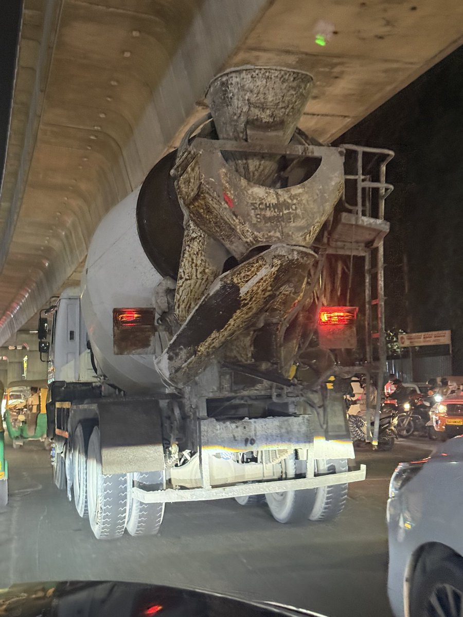 krishna_twiing's tweet image. @blrcitytraffic @blore_traffic @hulimavutrfps reckless driving by these heavy vehicles during peak hours adding to traffic chaos.why are they being allowed to commute during this time @DKShivakumar @Tejasvi_Surya @ChristinMP_ @CPBlr @BangaloreMirror @KannadaPrabha