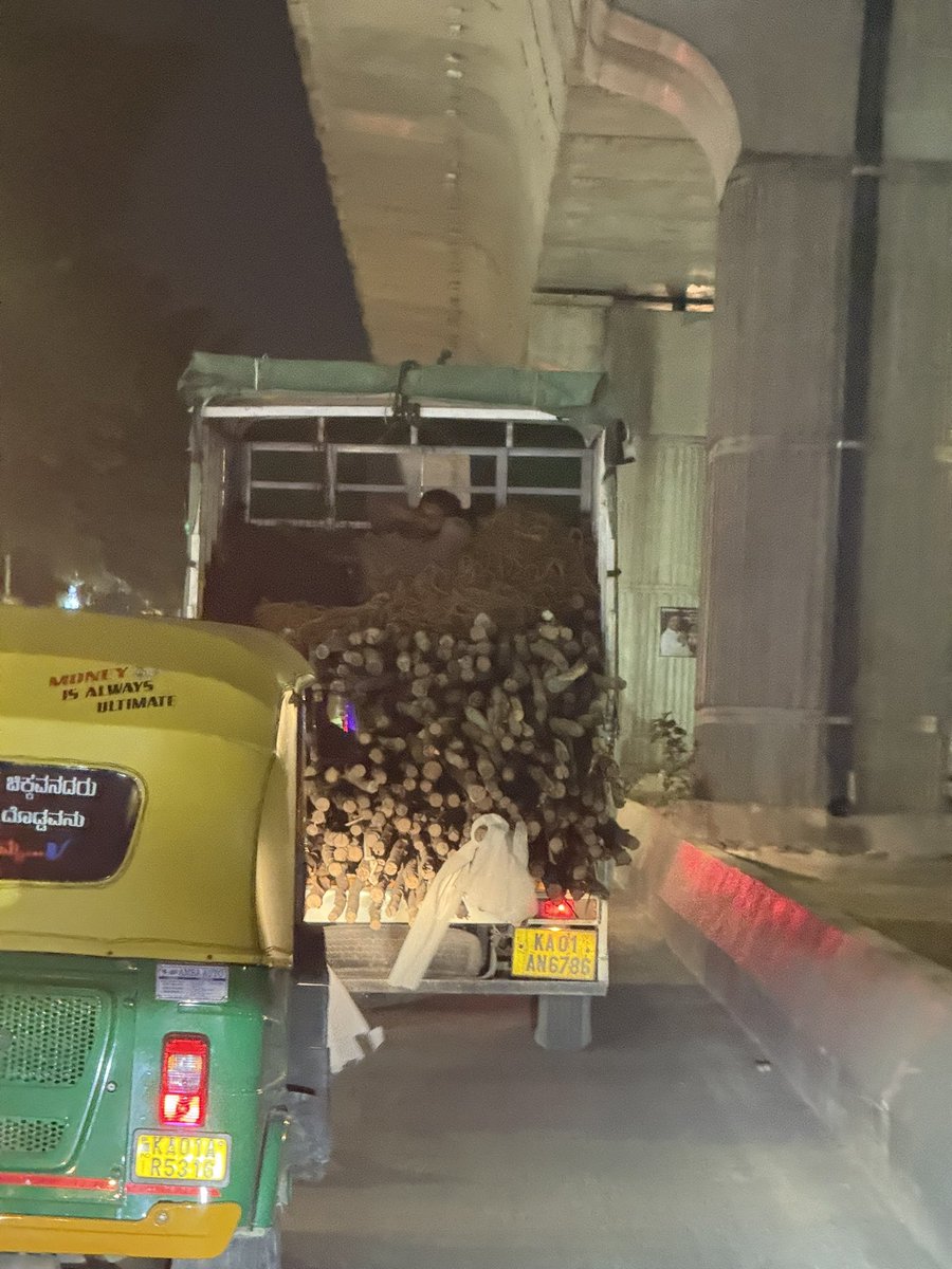 krishna_twiing's tweet image. @blrcitytraffic @blore_traffic @hulimavutrfps reckless driving by these heavy vehicles during peak hours adding to traffic chaos.why are they being allowed to commute during this time @DKShivakumar @Tejasvi_Surya @ChristinMP_ @CPBlr @BangaloreMirror @KannadaPrabha