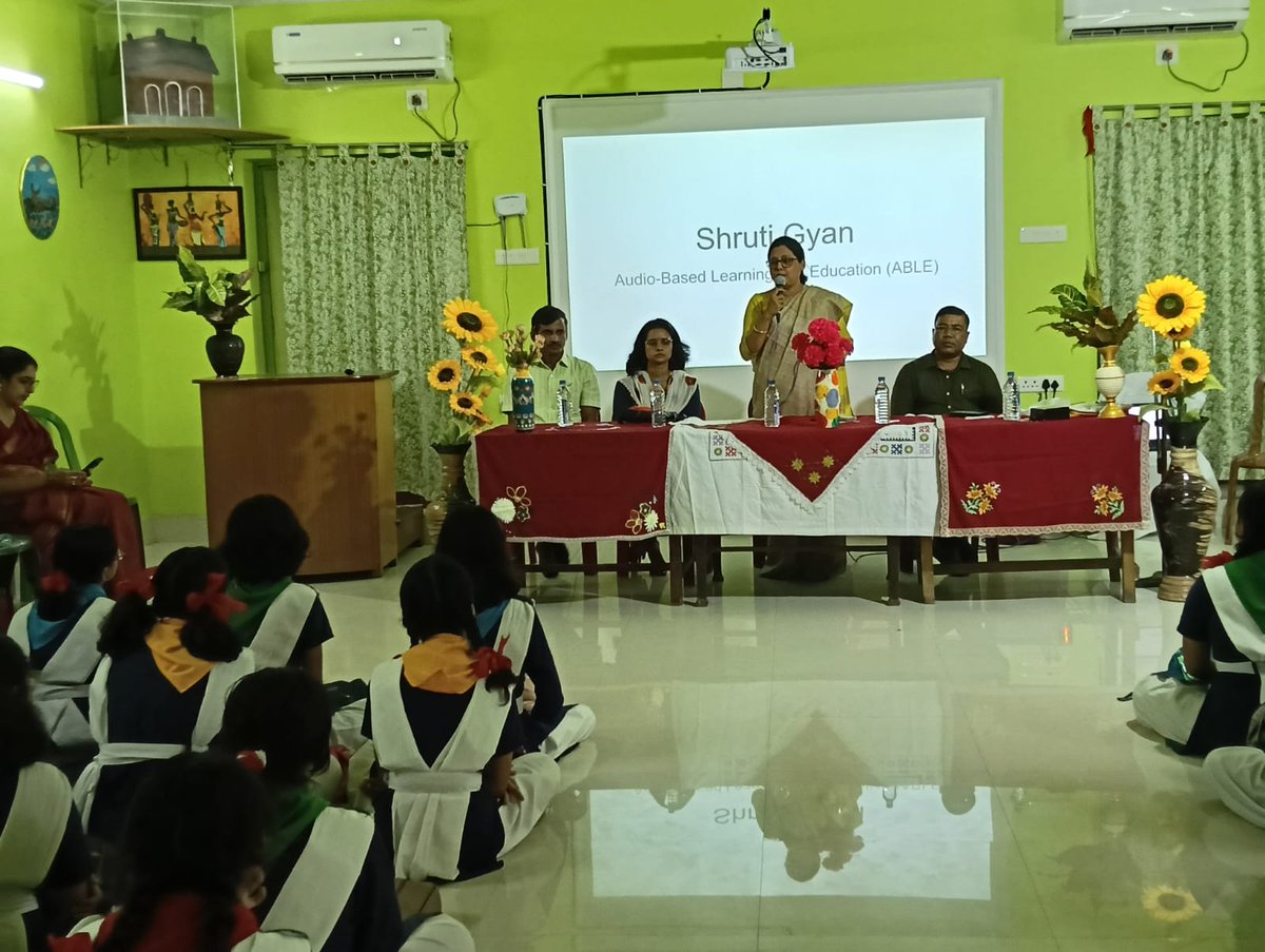 matiurkws's tweet image. Exciting news!
Shruti Gyan, an audio-based learning project designed by Neil Bose (IMSA, USA), launched at Maharani Kashiswari Girls HS!
Enhancing student learning through the power of sound 🎧📚#ShrutiGyan #EdTech #AudioLearning 
@EduMinOfIndia  @PMOIndia @vandnasri @MSJEGOI