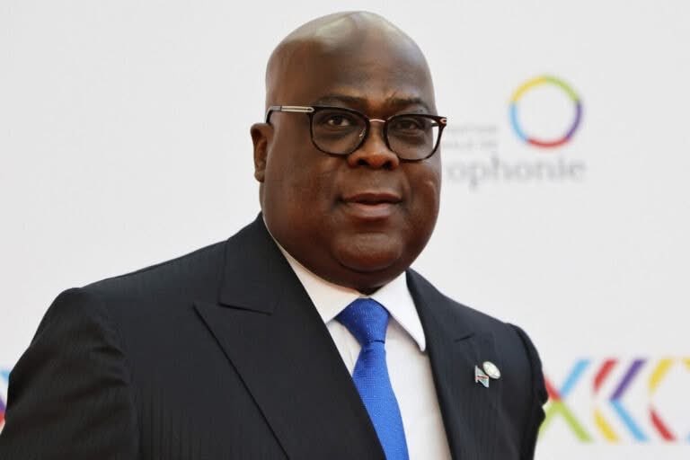 ParlonsPoliti's tweet photo. A la COP 30 à Belém, Félix Tshisekedi mobilise la planète contre "l’écocide" que subit la RDC. Il s'agit d'une «Grave atteinte portée à l’environnement, entraînant des dommages majeurs à un ou plusieurs écosystèmes, pouvant aller jusqu’à leur destruction». https://t.co/BD4QHD6IFs