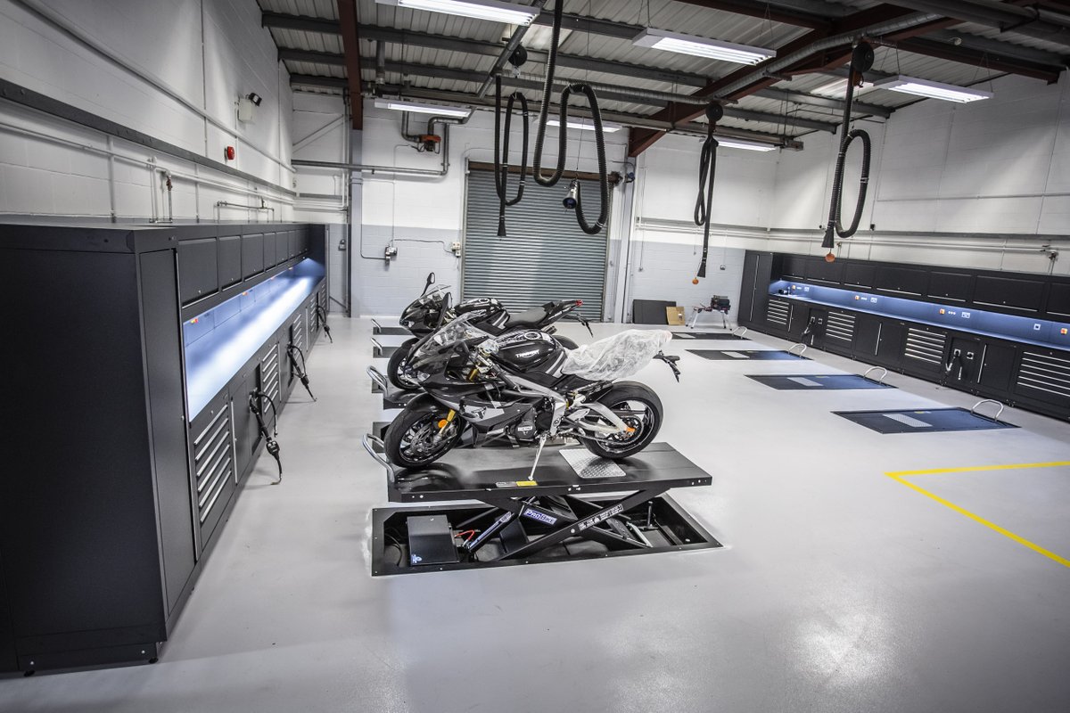 ProBikeUK's tweet photo. Looking to maximise space in your workshop?
The MGE75-F in-floor motorcycle lift keeps your floor clear, safe & efficient — perfect for busy dealerships.
Boost performance & look pro doing it. 💪
https://t.co/lJAqI95FL3
#MotorcycleDealers #WorkshopGear #MGE75F https://t.co/T0kUZfpuZ3