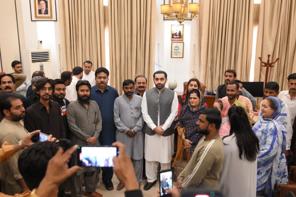 BilalAbro16540's tweet image. Promoting friendship and trust — Rawal Sharjeel Memon met with well-wishers from Latifabad Hyderabad &amp;amp; Hosri.
#PPP #SindhUnity
@rawalsharjeel