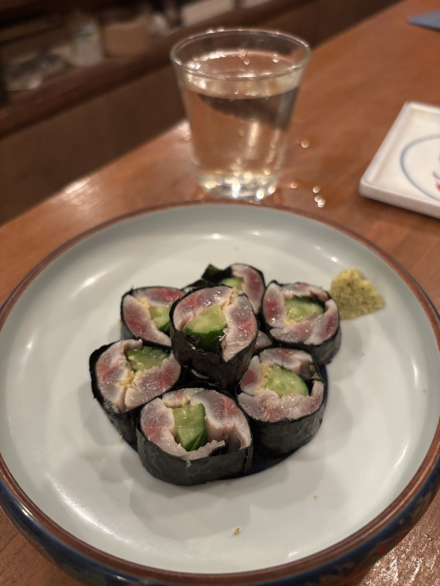 吉祥寺の火弖ルで一杯ひっかけて帰るね。今日は海苔巻きは秋刀魚でした。