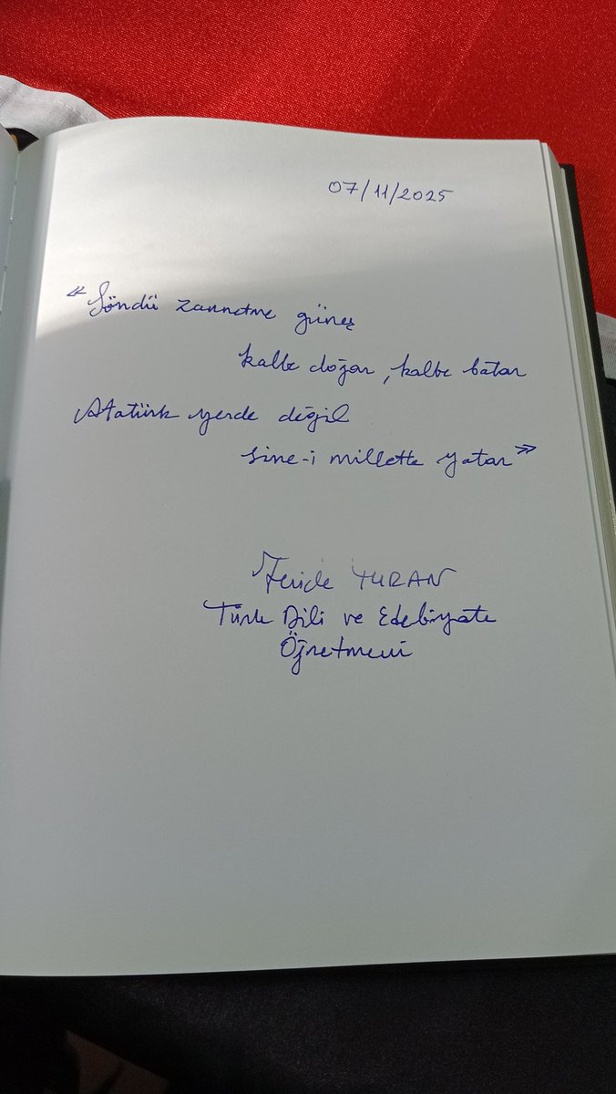 #10Kasım Anı Defteri'ne 7 Kasım'da tarihe not düşmek!

"Söndü zannetme güneş; kalbe doğar, kalbe batar
#Atatürk yerde değil, sine-i millette yatar"

Her şey gelir geçer; Türk milleti, sinesindeki Atatürk ile baki kalır.  
#NEMUTLUTÜRKÜMDİYENE