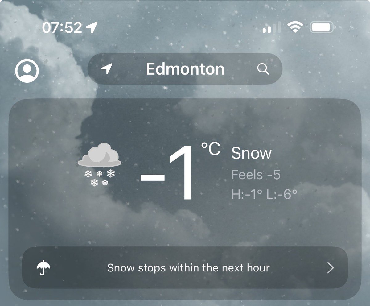 aidanstevens29's tweet photo. We’ve officially got our first flakes of the season flying in Edmonton. #abwx https://t.co/xKhKLyj1Js