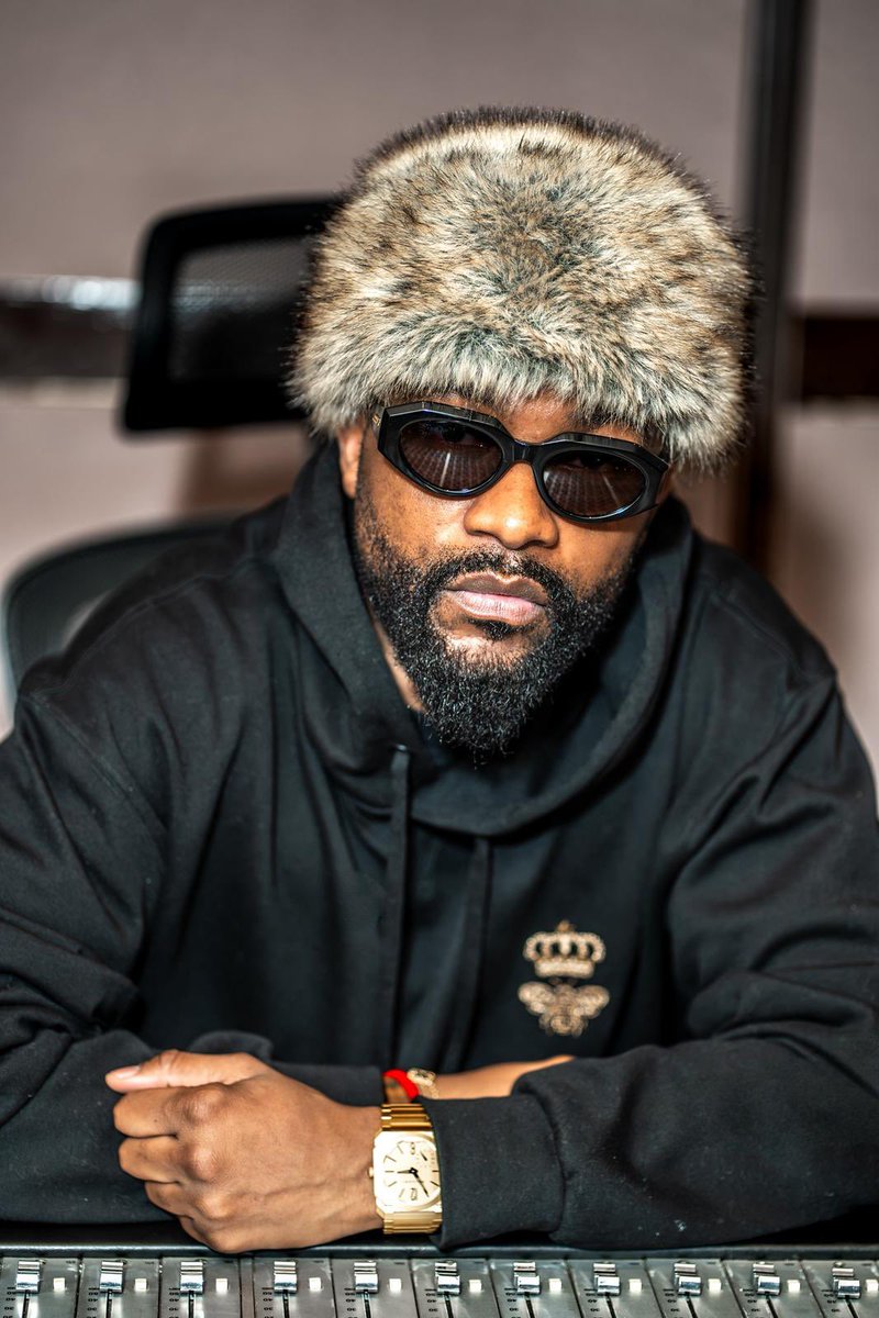 ParlonsPoliti's tweet photo. Fally Ipupa : « En vingt ans de carrière, l’État congolais ne m’a jamais donné ne serait-ce que 10 dollars. Lors de mon dernier concert de solidarité, j’ai chanté sans cachet. Je suis un artiste professionnel, je n’ai jamais reçu un seul dollar pour ce genre de prestation. » https://t.co/3WtFIiSW6F