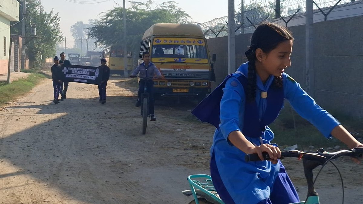 KBhikhiwind's tweet image. The 75th Bharat Scouts and Guides Foundation Day was celebrated with great enthusiasm today at PM SHRI Kendriya Vidyalaya BSF Bhikhiwind. 🎉🇮🇳 #BharatScoutsAndGuides #FoundationDay #PMShriKVBSFBhikhiwind #YouthEmpowerment #ScoutingSpirit&quot;