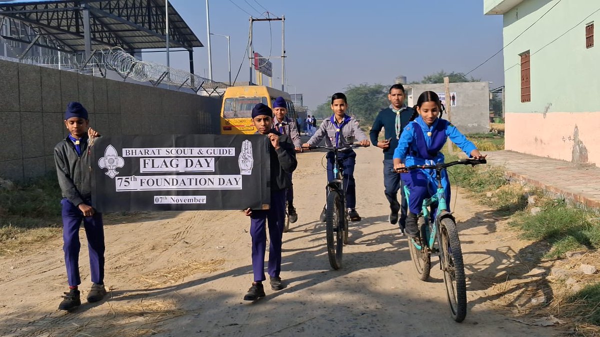 KBhikhiwind's tweet image. The 75th Bharat Scouts and Guides Foundation Day was celebrated with great enthusiasm today at PM SHRI Kendriya Vidyalaya BSF Bhikhiwind. 🎉🇮🇳 #BharatScoutsAndGuides #FoundationDay #PMShriKVBSFBhikhiwind #YouthEmpowerment #ScoutingSpirit&quot;