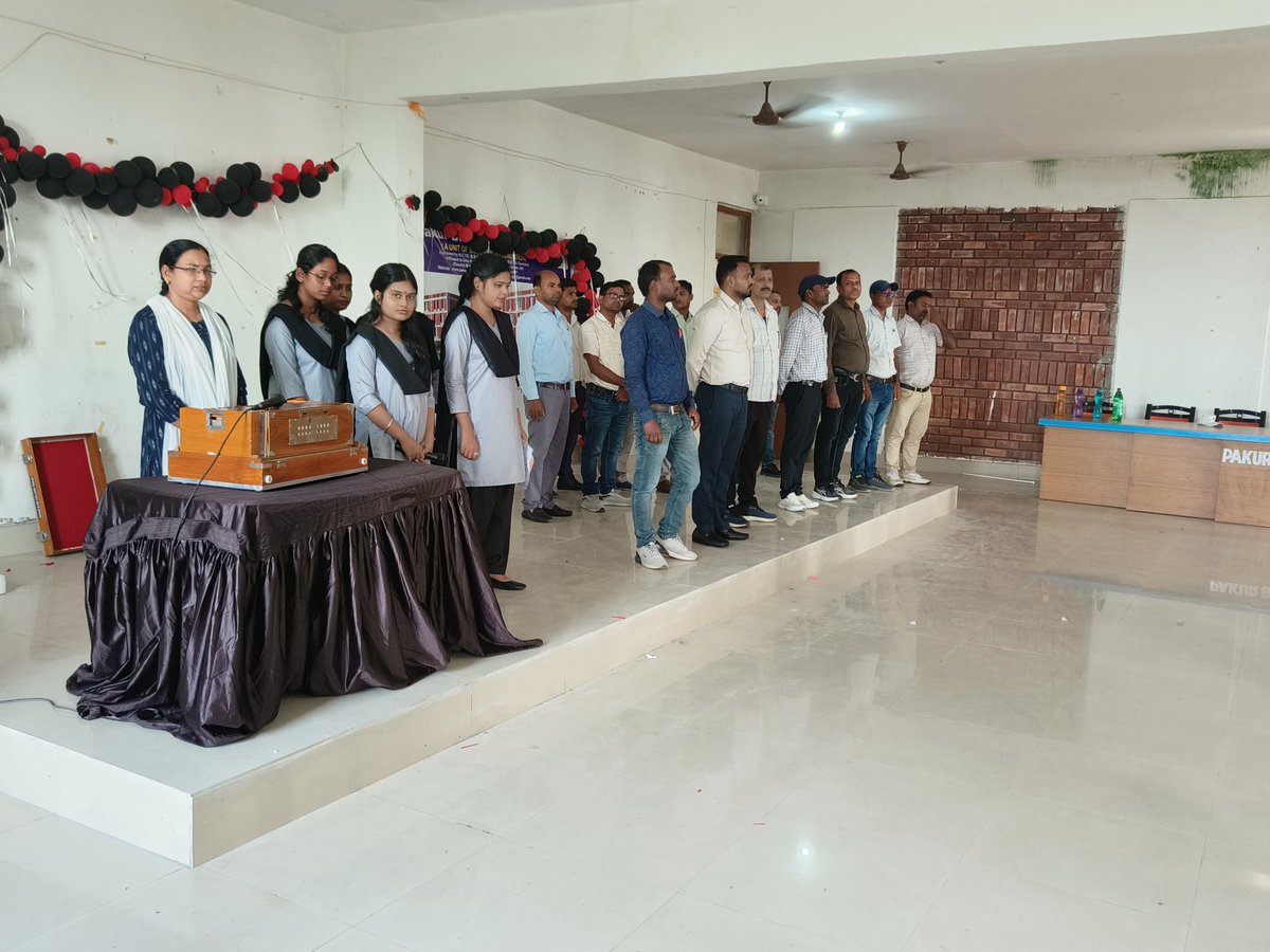 BEdPakur504's tweet photo. यह अवसर हमें याद दिलाता है —
“राष्ट्रगीत केवल शब्द नहीं, भावना है जो हर भारतीय के हृदय में धड़कती है।” ❤️

📸 “वंदे मातरम्... सिर्फ राष्ट्रगीत नहीं, हमारी पहचान है।” 🇮🇳

जय हिन्द! 🇮🇳
#VandeMataram150Years #PakurBEDCollege #JaiHind #ProudMoment https://t.co/0DmC1dlHEI