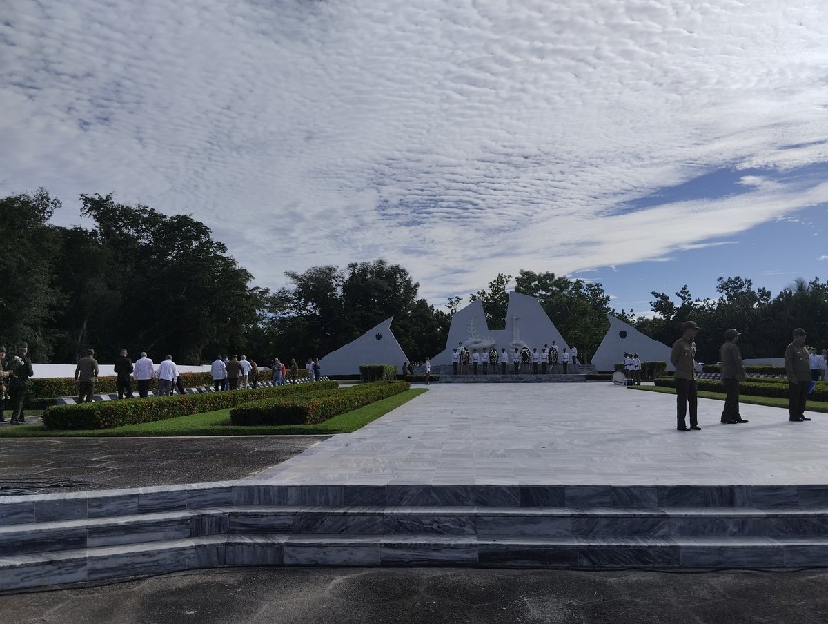 Emotivo acto en homenaje al Triunfo de la Revolución Socialista de Octubre, con palabras centrales del Excelentísimo Señor Embajador de Belarús en #Cuba en el Mausoleo al Soldado Soviético en #LaLisaViveEnMí