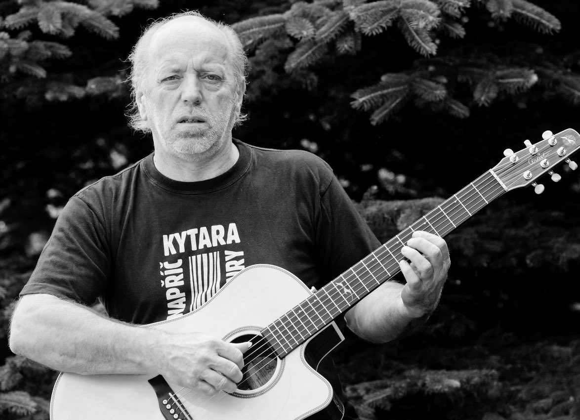 Zemřel kytarista Standa Barek. Mistr svého oboru, náš středočeský člen a autor legendární učebnice Kytara a zakladatel festivalu Kytara napříč žánry.

Vzpomínám s velkou úctou.
