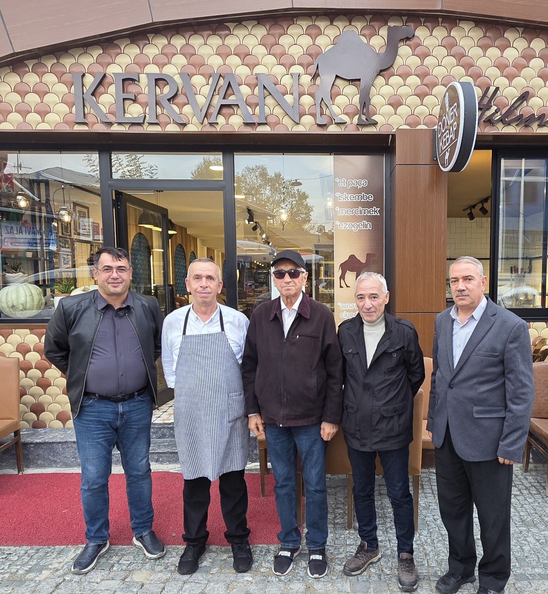 Kütahya Kıdemli Gazeteciler grubunun yemekli buluşmasında; mesleki konular ve anıları konuştuk. 
Neşeli faydalı bir buluşma oldu.
Koordinasyon: Hüseyin Efe(İHA)
KATILANLAR:İHSAN TUNÇOĞLU GAZETECİ-YAZAR 
ERKAN SAĞLAM GAZETE KIRKÜÇ SAHİBİ 
HÜSEYİN EFE İHA TEMSİLCİSİ 
TUNCAY VAROL