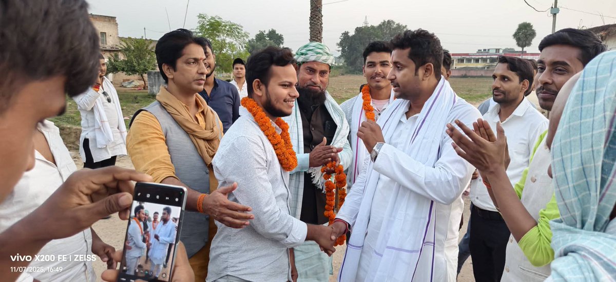 nitishpatel_jdu's tweet image. 📍 झाझा विधानसभा (जमुई)

आज #झाझा विधानसभा के सोहजना मोड़, सुंदरी टांड, चाय एवं महापुर गांवों में NDA समर्थित जदयू प्रत्याशी श्री Damodar Rawat  जी के पक्ष में जनसंपर्क कर जनसंवाद किया ।

इस आत्मीय स्वागत व स्नेह के लिए सभी ग्रामवासियों का हृदय से आभार।