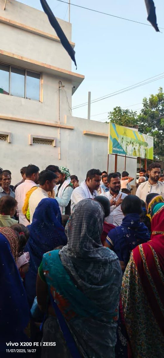 nitishpatel_jdu's tweet image. 📍 झाझा विधानसभा (जमुई)

आज #झाझा विधानसभा के सोहजना मोड़, सुंदरी टांड, चाय एवं महापुर गांवों में NDA समर्थित जदयू प्रत्याशी श्री Damodar Rawat  जी के पक्ष में जनसंपर्क कर जनसंवाद किया ।

इस आत्मीय स्वागत व स्नेह के लिए सभी ग्रामवासियों का हृदय से आभार।