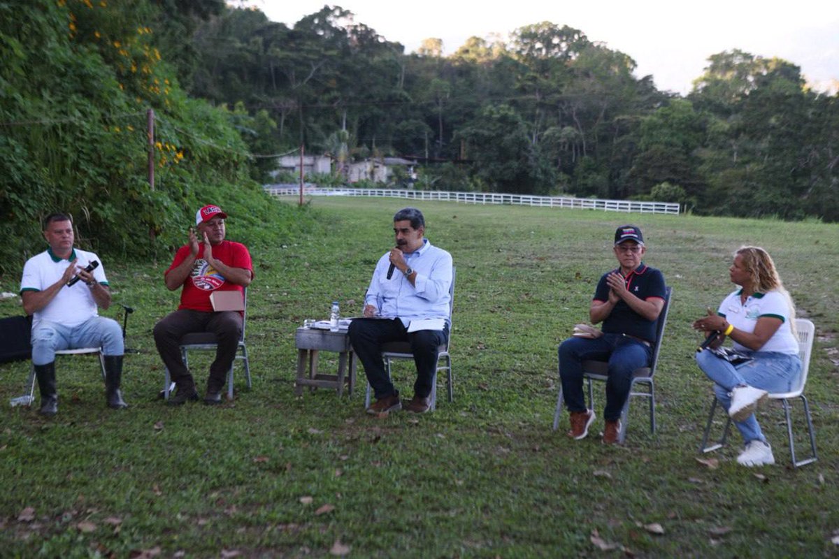 Logros del comandante Hugo Chávez: ⤵️
✅ Unidad del pueblo venezolano
✅ Dejó a su hijo <a href="/NicolasMaduro/">Nicolás Maduro</a> en la conducción del país 
✅ Continuidad del proyecto de país: comuna - socialismo
✅ Democracia plena y protagónica.

#𝑺𝒐𝒎𝒐𝒔𝑷𝒖𝒆𝒃𝒍𝒐𝑰𝒎𝒑𝒆𝒓𝒕𝒖𝒓𝒃𝒂𝒃𝒍𝒆