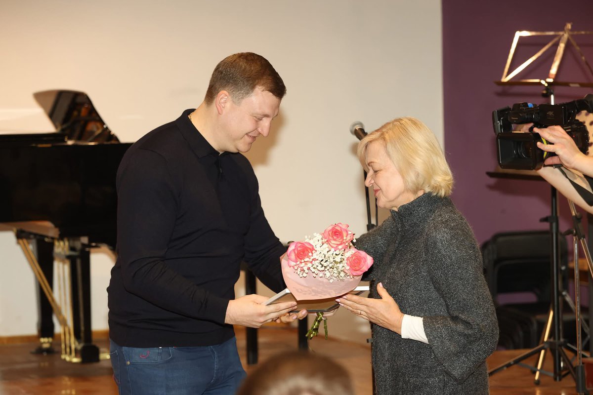 On the eve of the All-Ukrainian Day of Culture Workers and Masters of Folk Art, I had the honor of greeting our incredibly talented and inspired representatives of Irpin’s cultural community.

facebook.com/share/p/1FvXBW…