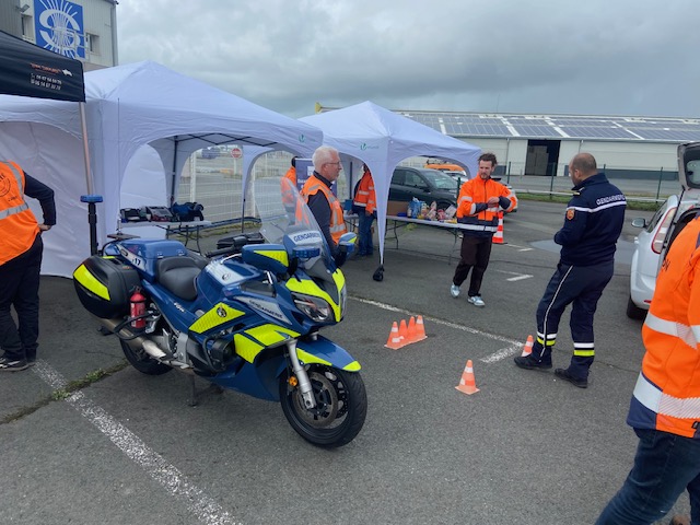 L'EDCF17 ont mené une action de prévention au sein d'une entreprise de transports rochelaise.

Les militaires ont pu sensibiliser une partie des chauffeurs et des employés sur des problèmes de conduite, etc.

Les échanges ont été très intéressants et appréciés par tous !😄