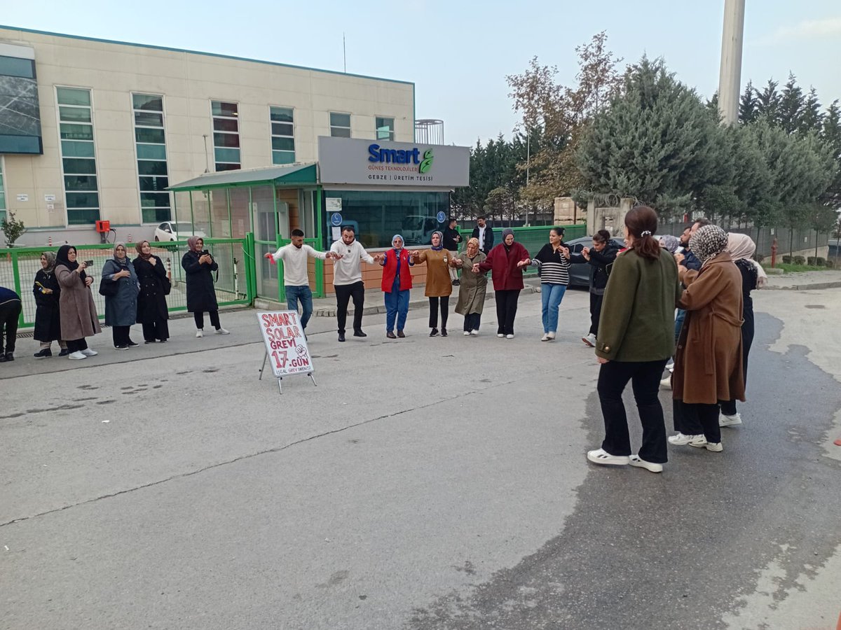 tkhistanbul's tweet image. 📣Grevlerinin 17.gününde Smart Solar(@smartbirligi) işçilerinin yanındayız. 

📌Smart Solar&apos;da sefalet ücreti kabul edilemez. 
📌İnsanca bir yaşam için grevdeki işçiler kazanacak. 

#smartsolar