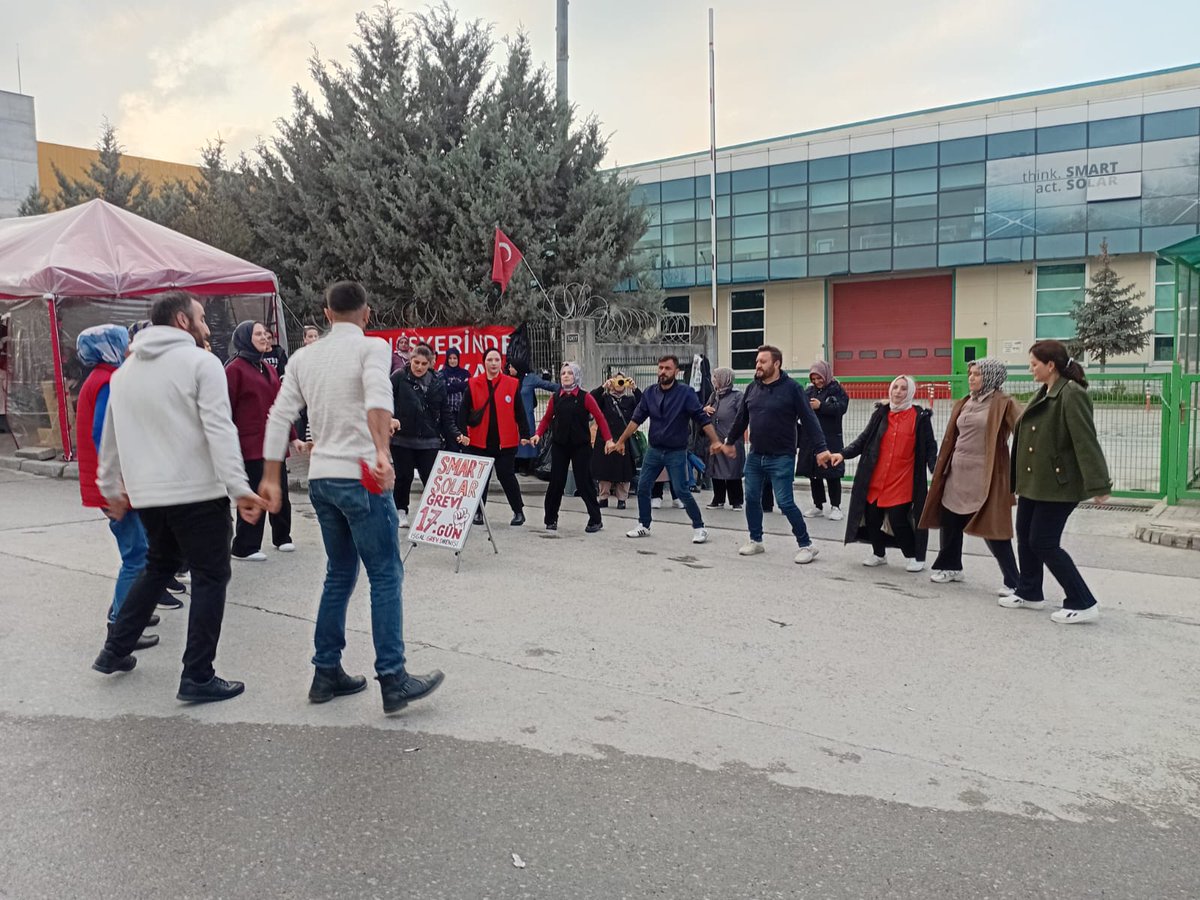 tkhistanbul's tweet image. 📣Grevlerinin 17.gününde Smart Solar(@smartbirligi) işçilerinin yanındayız. 

📌Smart Solar&apos;da sefalet ücreti kabul edilemez. 
📌İnsanca bir yaşam için grevdeki işçiler kazanacak. 

#smartsolar