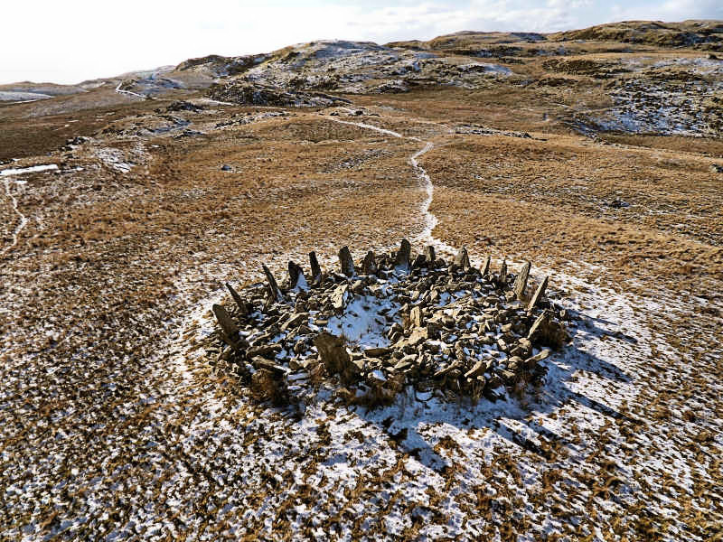 histories_arch's tweet image. High in the rugged hills of Snowdonia, North Wales, Bryn Cader Faner stands as one of the most striking and enigmatic Neolithic cairns in Britain.

Often called “The Crown of Snowdonia,” the monument takes its name from the dramatic ring of tall, slender stone slabs that radiate…