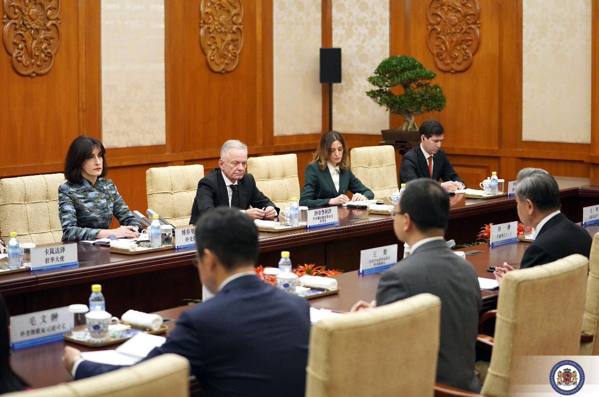 Pleased to meet H.E. Wang Yi, Foreign Minister of 🇨🇳, during my official visit to Beijing. We discussed our strategic partnership and ways to deepen cooperation in trade, economic development, and connectivity via the Middle Corridor.