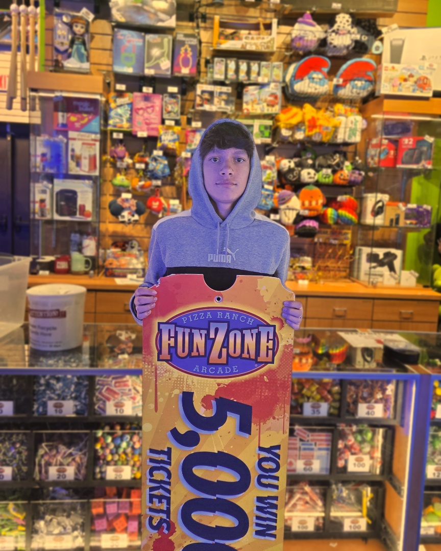 WentzvillePR's tweet image. 🎉 It takes skill, timing, and a touch of luck — just ask this winner who walked away with 5,000 tickets from Cut-2-Win! 🎟️🔥 The #FunZone is packed with exciting games, huge smiles, and endless family fun.  #FunZoneFriday #pizza #buffet #chicken #dessert #arcade #prizes