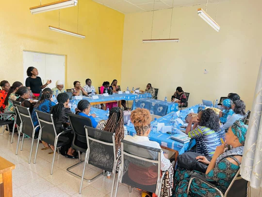 🚺🕊️ À Bukavu, COSUS-AID a pris part à une journée de détraumatisation avec la Synergie des Femmes pour la Paix pr soigner les blessures invisibles d conflits. Soutien psychologique, résilience, et engagement pour une paix durable au cœur des communautés. #SantéMentale #Paix #RDC
