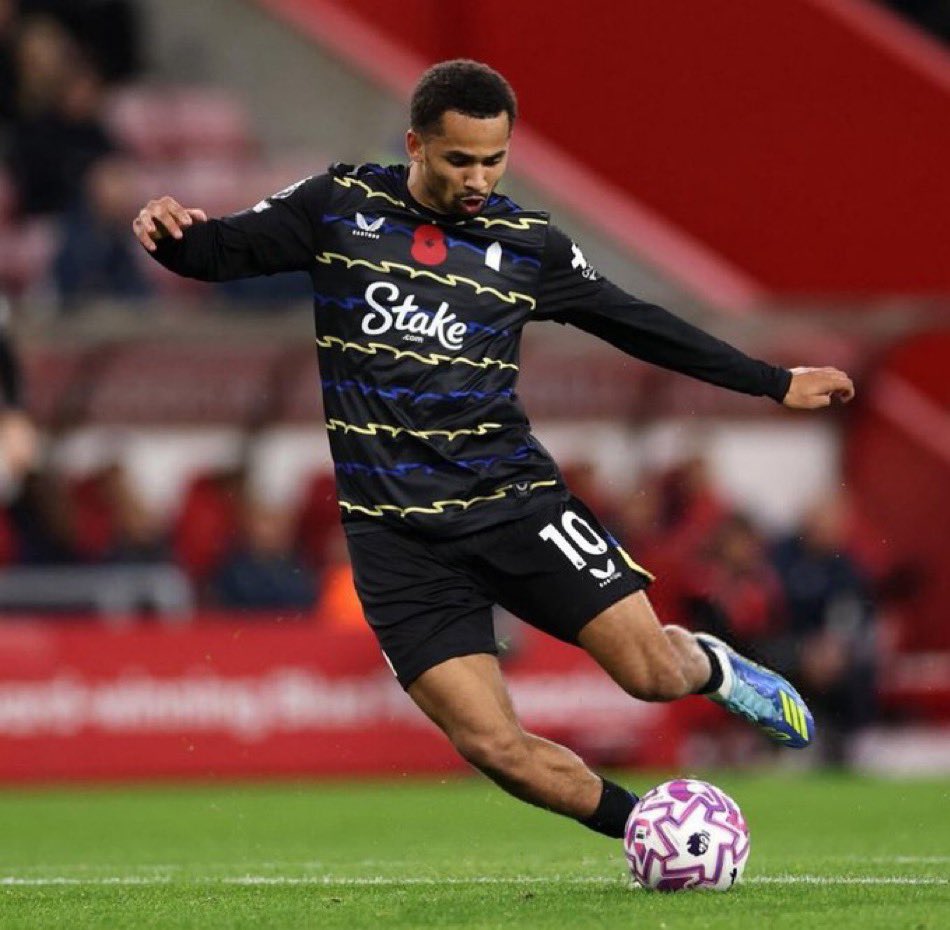 m_faye7's tweet image. Iliman Ndiaye peut dribbler tout le Maroc sans perdre la balle.