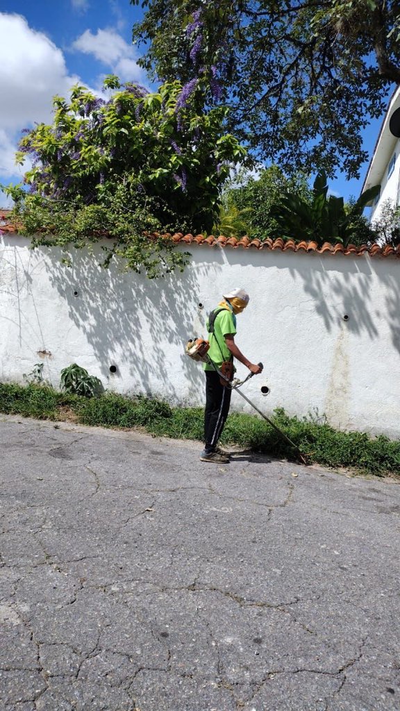 ¡Seguimos trabajando! 🍃

El equipo de #ÁreasVerdes 🍃 sigue con labores de:

🍃 Limpieza y desmalezado:
📍Urb. #LomasDeLaTrinidad 
📍Urb. #PradosDelEste 
📍Urb. #LasMercedes 

🍃Derribó de árbol muerto:
📍Urb. #LosSamanes