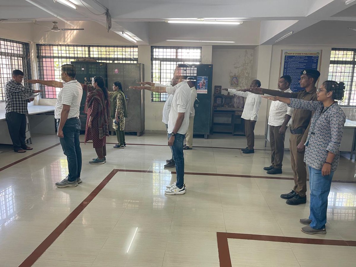 ARTO, રાજપીપળા કચેરી ખાતે આપણા રાષ્ટ્રગીત'વંદે માતરમ્' ના ગૌરવશાળી 150 વર્ષ પૂર્ણ થતા સામૂહિક ગાન કરવામાં આવ્યું તેમજ સ્વદેશી ની શપથ લેવામાં આવી. <a href="/CollectorNar/">Collector Narmada</a> <a href="/COTGuj_office/">Office of Commissioner of Transport</a> <a href="/rcmeenaias/">Ramesh Meena, IAS</a> <a href="/sanghaviharsh/">Harsh Sanghavi</a>