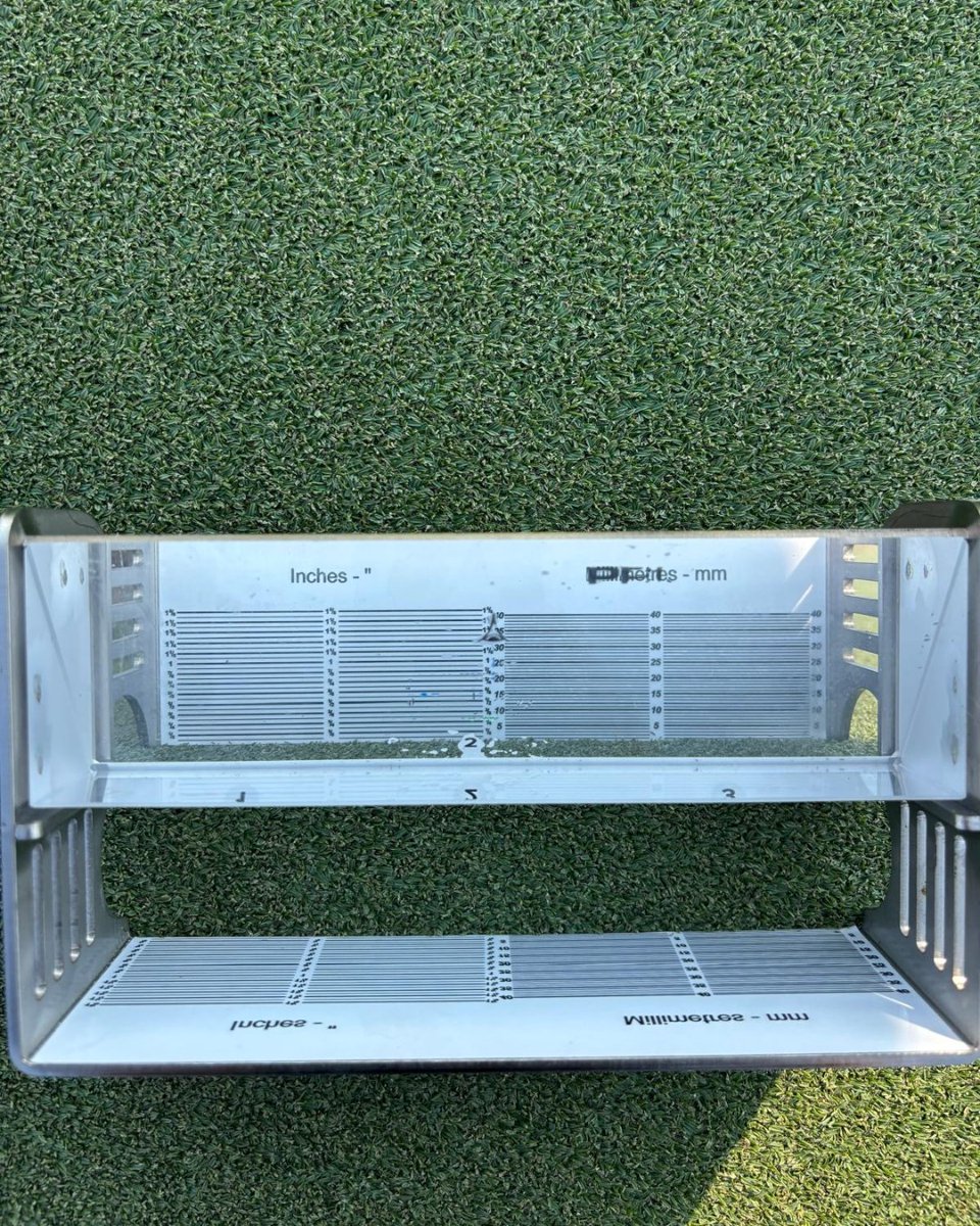 BernhardCompany's tweet photo. 🏌️‍♂️ Precision meets performance at the HSBC Championship, Yas Links, Abu Dhabi.

This week, our team has been on the ground alongside our trusted distributor, Delta Turf Care, supporting Equipment Manager Dewald and his crew in preparing one of the most immaculate courses in world golf.

With the help of volunteers from South Africa to the UK – including Barry Drennan at the request of the DP World Tour and Superintendent Corey Finn – the team has achieved truly world-class playing surfaces.

The results speak for themselves:
 ⛳ Greens at 1.3 mm (bench set, 1 mm actual)
 🏌️ Tees & aprons at 3 mm
 🌱 Fairways at 5 mm

Proud to see Bernhard precision playing its part in delivering turf excellence at the very top level of the game.