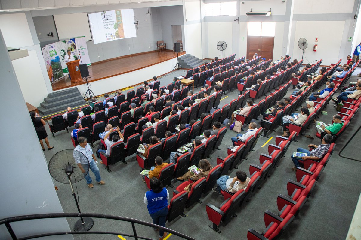 PROGRESO3's tweet image. 📣Con la participación de más de 100 asistentes de instituciones públicas, privadas y de la sociedad civil, se dio inicio al Foro “Experiencias de Mitigación y Adaptación en la Región Piura” se dio inicio al 𝗜𝗩 𝗙𝗼𝗿𝗼 𝗱𝗲 𝗖𝗮𝗺𝗯𝗶𝗼 𝗖𝗹𝗶𝗺𝗮́𝘁𝗶𝗰𝗼 𝗲𝗻 𝗣𝗶𝘂𝗿𝗮🌿