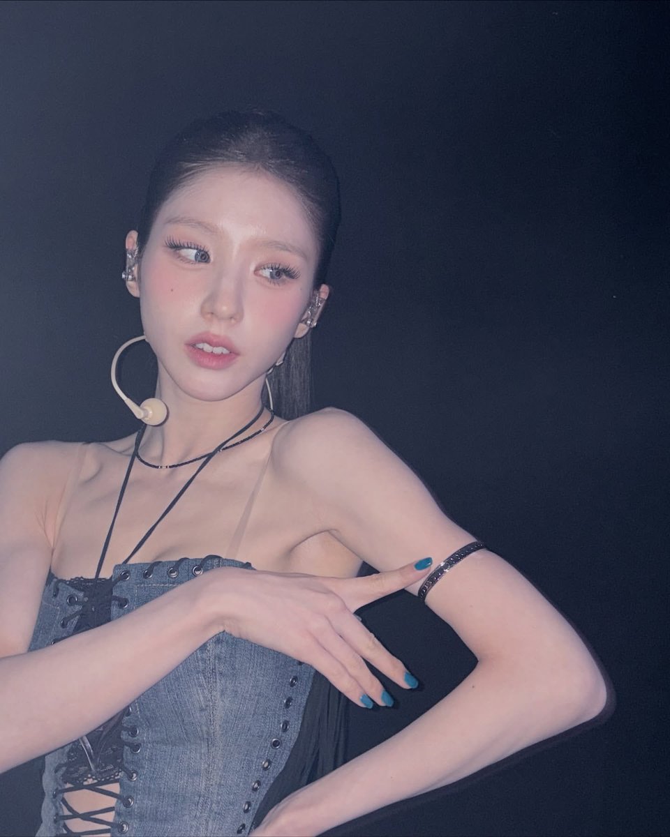 251107 희진 인스타그램 게시물 (1/5)

: [Grand Club Icarus] Now Open ♡ 
Feel free to drop by!

*Door opens at 07:30 PM

#희진 #HeeJin #아르테미스 #ARTMS