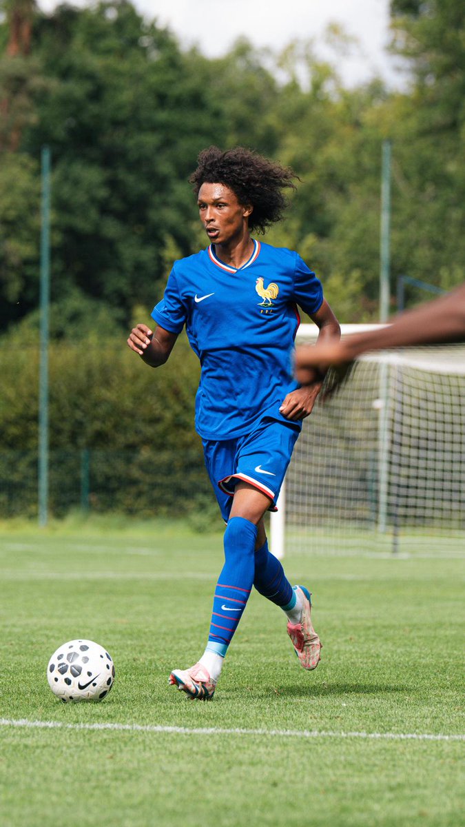 🇫🇷 Félicitations à Tidiane, appelé avec l'équipe de France U19 pour les matchs qualificatifs pour l'Euro face aux Iles Féroé, la Bulgarie et la Hongrie 👏 © Crédit photo FFF #TeamAJA #FormationAJA